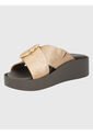 Sandalia Para Mujer Gise Dorada Hush Puppies Hush Puppies de Hush Puppies