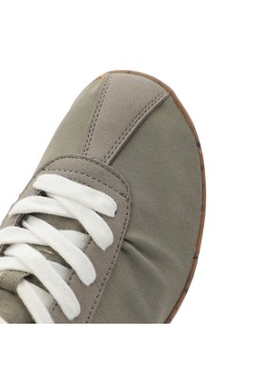 Tenis Ibiza Mujer NZ9329 Taupe