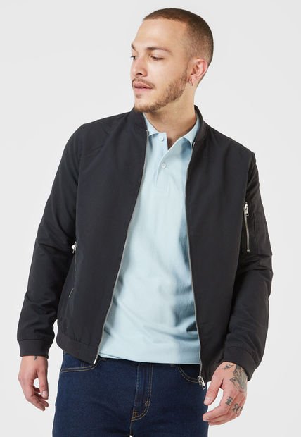 Calidad y Comodidad en uno: La Chaqueta Jack & Jones para Hombre en Color  Negro