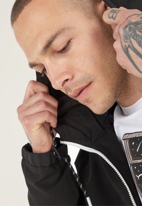 Chaqueta Negro-Blanco Jack & Jones