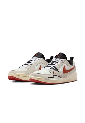 Tenis Hombre Jordan CMFT Era Beige