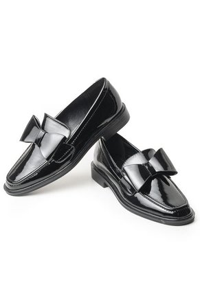 Mocasines Clásicos De Tacón Bajo En Charol 622EPT904022NEGRO