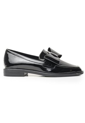 Mocasines Clásicos De Tacón Bajo En Charol 622EPT904022NEGRO