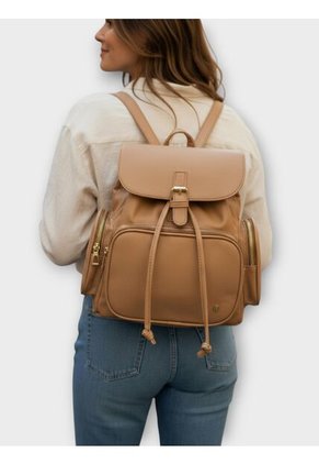 Bolso Maletin Morral Casual Para Mujer Con Herrajes Dorado Karla Chacon Abby Arena