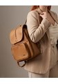 Morral Casual Doble Compartimento Con Solapa Karla Chacon de KARLA CHACON