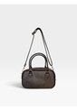 Bolso Boston Tipo Bowling De Mano Con Strap Y Accesorio Karla Chacon de KARLA CHACON