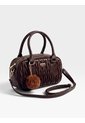Bolso Boston Tipo Bowling De Mano Con Strap Y Accesorio Karla Chacon de KARLA CHACON