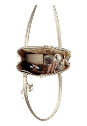 Set Tres Piezas Bolso + Bandolera + Cosmetiquera Karla Chacon