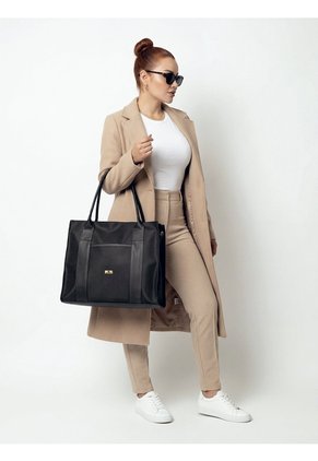 Combo De Tres Piezas Bolso Shopper Laura + Manos Libres Cuba Y Monedero Karla Chacon Negro