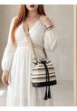 Bolso Manos Libres Bucket Dama Mujer Karla Chacon Aria Negro de KARLA CHACON