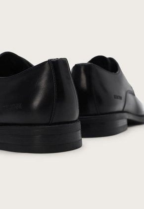 Zapato Formal Negro KENNETH COLE Tate 2.0 Dress Lace