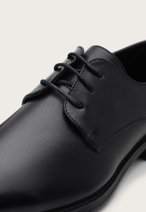 Zapato Formal Negro KENNETH COLE Tate 2.0 Dress Lace