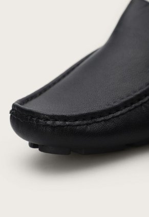 Apache Negro KENNETH COLE