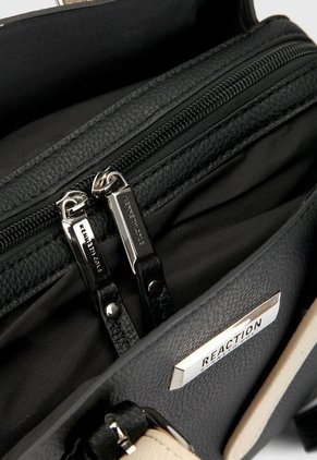 Bolso Negro-Nude KENNETH COLE