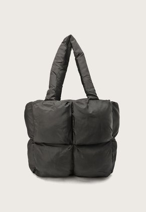 Bolso Acolchado Negro-Dorado KENNETH COLE Osiris