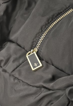 Bolso Acolchado Negro-Dorado KENNETH COLE Osiris