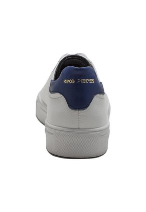 Tenis Para Hombre Cuero Blanco VFYN Raimon 24