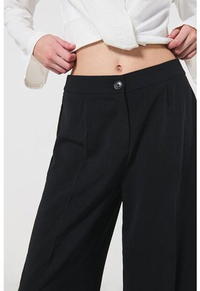 KOAJ PANTALON KOAJ CULOTTE 10750 M 3/24