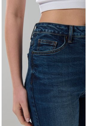 KOAJ PANTALON KOAJ JEAN MOM STA 29252 4/25