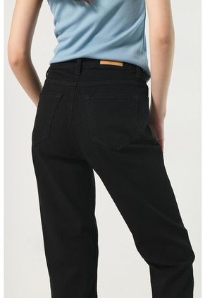KOAJ PANTALON KOAJ JEAN MOM STA 10963 3/24