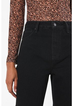 KOAJ PANTALON KOAJ JEAN 90S 12600 3/24