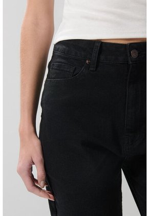 PANTALON KOAJ JEAN MOM STA 22719 2/25