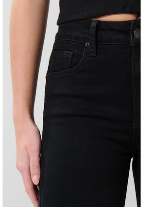 PANTALON KOAJ JEAN PUSH UP 24399 2/25