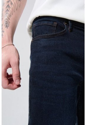 PANTALON KOAJ JEAN SLIM 28100 3/25