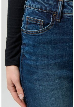 KOAJ PANTALON KOAJ JEAN MOM STA 27335 3/25
