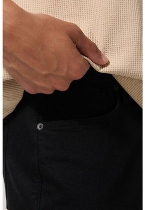 KOAJ PANTALON KOAJ JEAN SLIM 27125 3/25