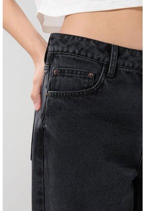 PANTALON KOAJ JEAN BARREL 24173 M 2/25