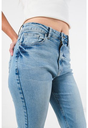 KOAJ PANTALON KOAJ JEAN MOM STA 13947 4/24