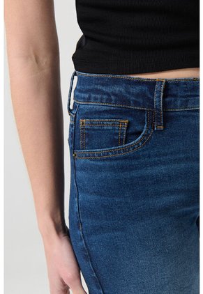 KOAJ SHORT KOAJ JEAN GIRLFRIEND 25829 3/25