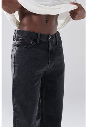 KOAJ PANTALON KOAJ JEAN BAGGY 33013 2/26