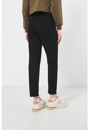 KOAJ PANTALON KOAJ JEAN MOM STA 13964 4/24