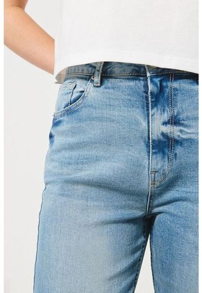 PANTALON KOAJ JEAN MOM STA 15514 4/24