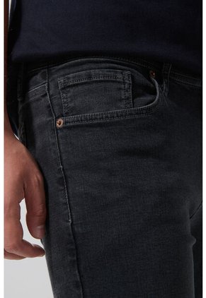 KOAJ PANTALON KOAJ JEAN SLIM 28565 4/25