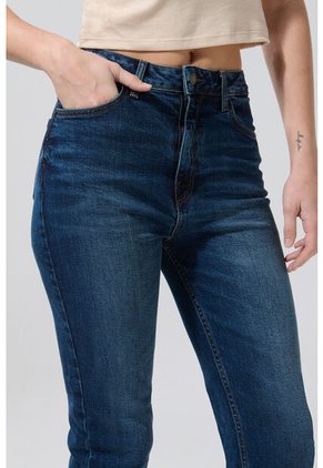 KOAJ PANTALON KOAJ JEAN MOM STA 27731 3/25