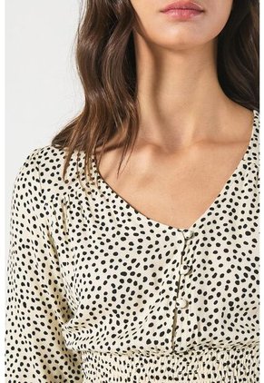 BLUSA KOAJ ESCT V ENCAUCHADA ML 9759 4/24