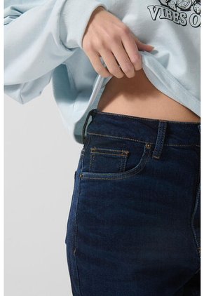 KOAJ PANTALON KOAJ JEAN MOM STA 22838 2/25