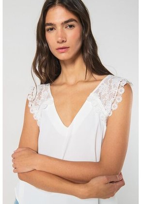 BLUSA KOAJ ESCOTE V ENCAJE 14517 4/24