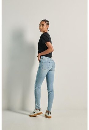 PANTALON KOAJ PUSH UP FB 8367 2/24