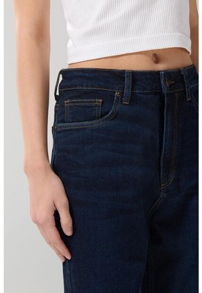 KOAJ PANTALON KOAJ JEAN MOM STA 23477 2/25