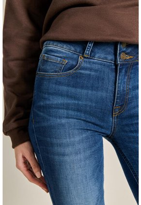 PANTALON KOAJ PUSH UP FB 9292 2/24