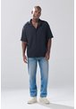 KOAJ Camisa Cuello Resort Azul Oscura Con Texturas Sutiles de Koaj