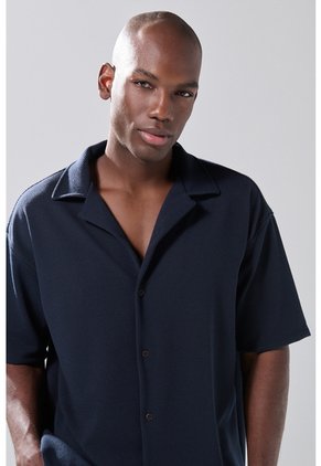 KOAJ Camisa Cuello Resort Azul Oscura Con Texturas Sutiles