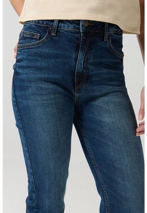 KOAJ PANTALON KOAJ JEAN MOM STA 26771 3/25