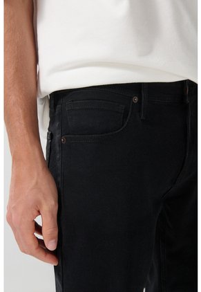 KOAJ PANTALON KOAJ JEAN SLIM 23839 2/25