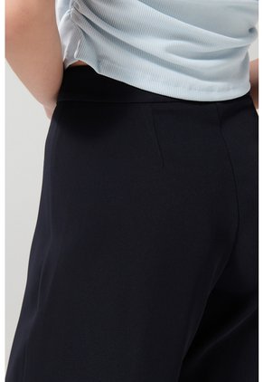 KOAJ PANTALÓN KOAJ BOTA RECTA 23112 M 2/25