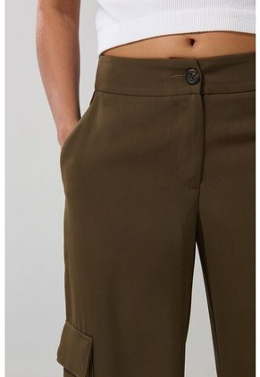 PANTALON KOAJ CARGO BOTA RECTA 23119 M 2/25